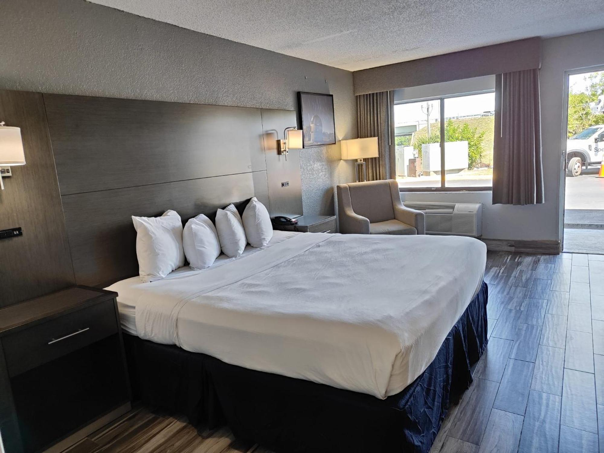 Hotel Baymont By Wyndham Orlando East à Alafaya Extérieur photo