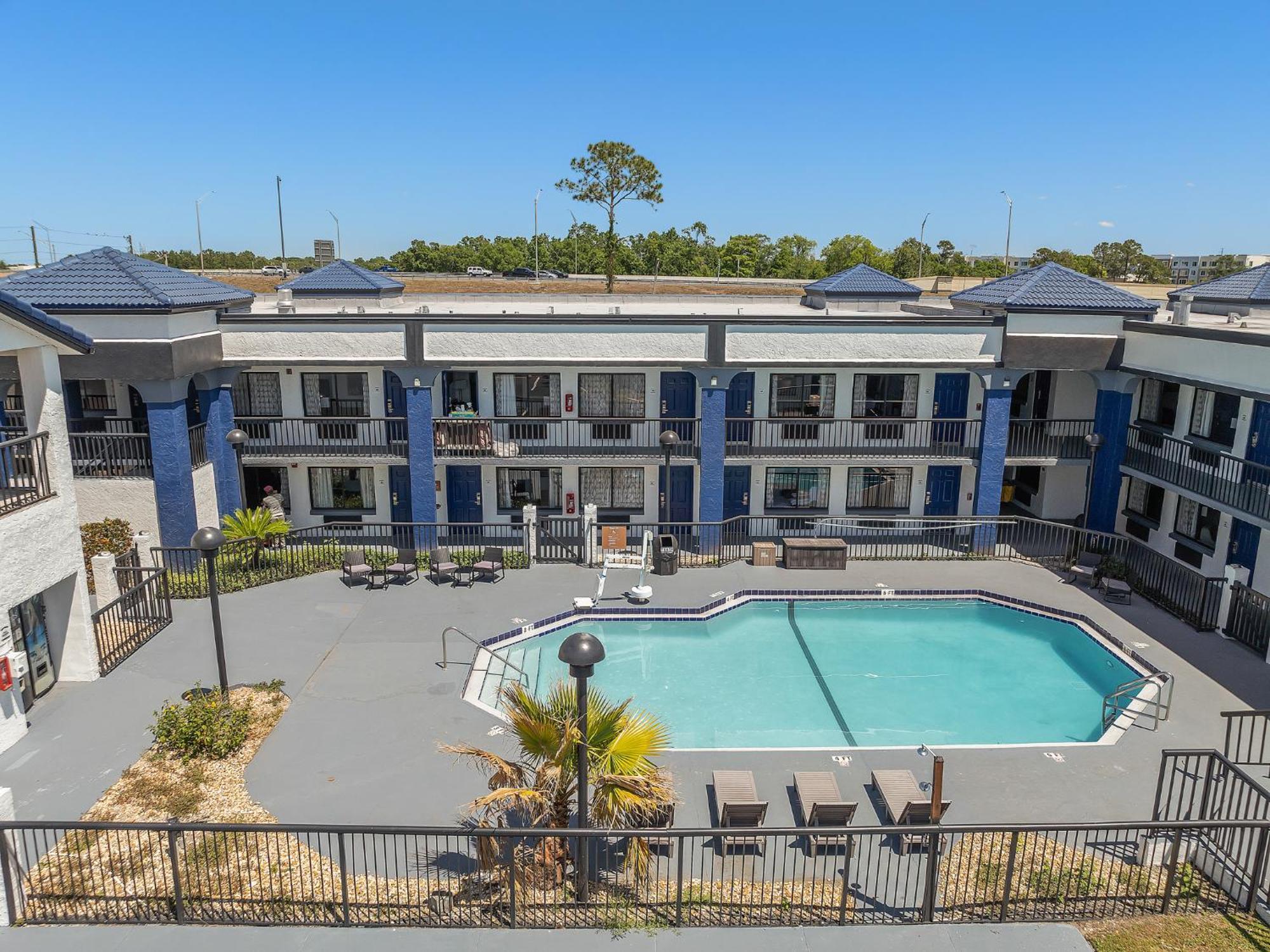 Hotel Baymont By Wyndham Orlando East à Alafaya Extérieur photo