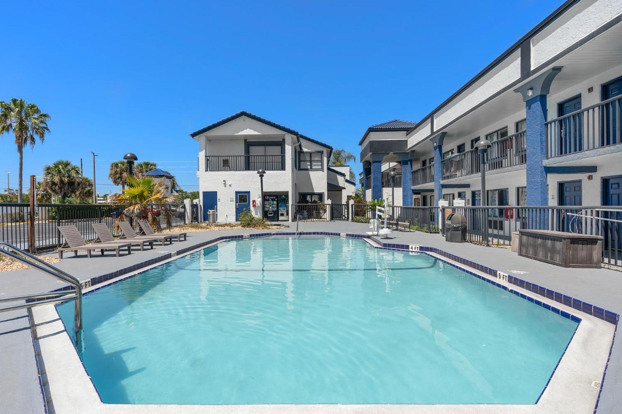 Hotel Baymont By Wyndham Orlando East à Alafaya Extérieur photo