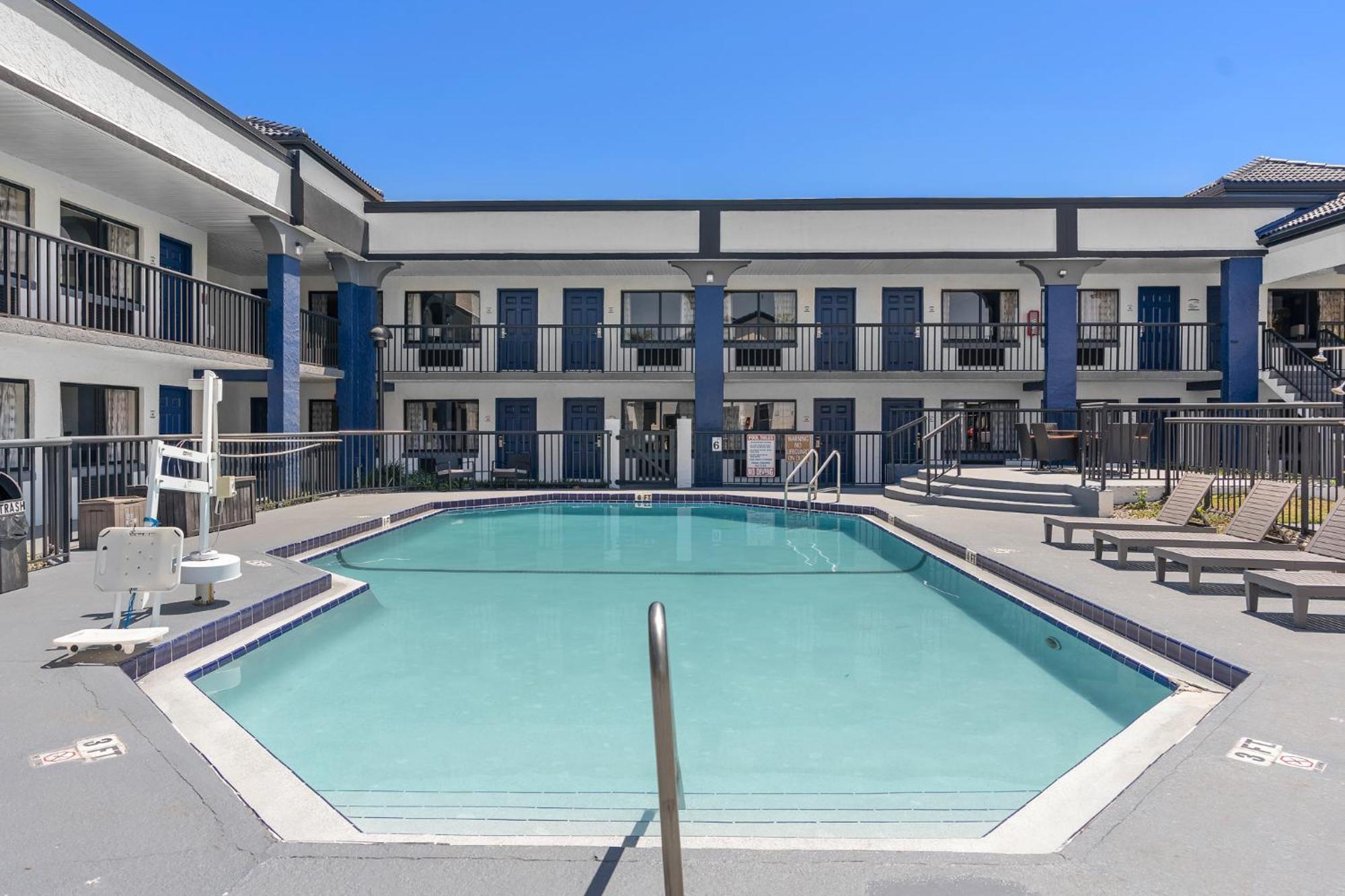 Hotel Baymont By Wyndham Orlando East à Alafaya Extérieur photo